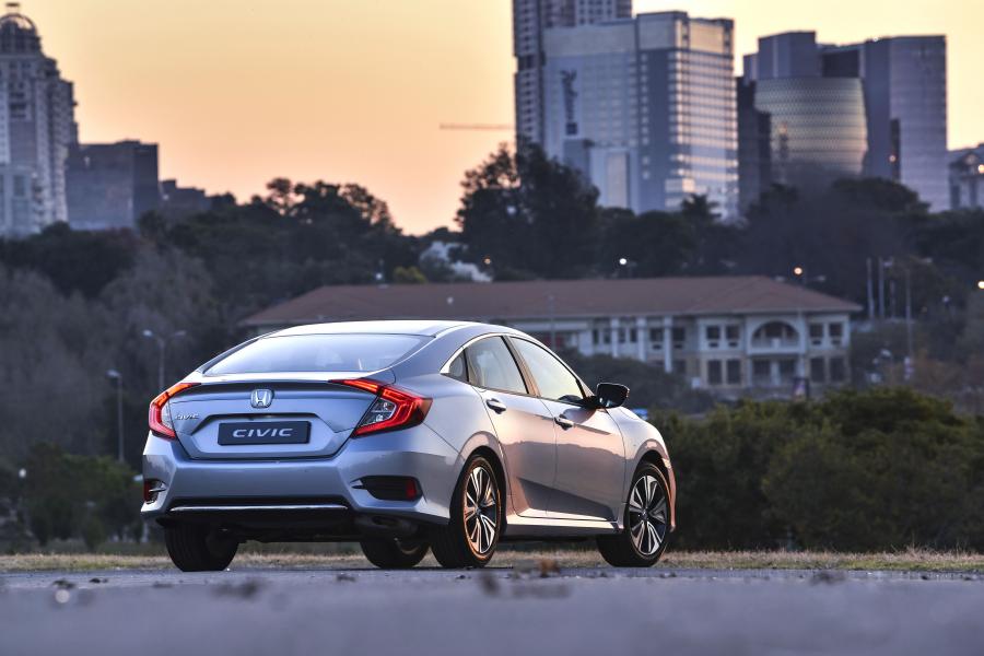  Honda Civic Elegance Sedan (FC1) 2019 года  (ZA) (фото 6 из 18)